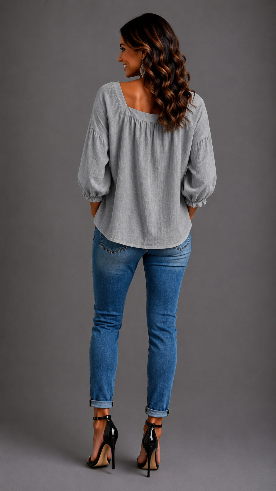 Amelia | Chemisier simple à encolure carrée et manches longues